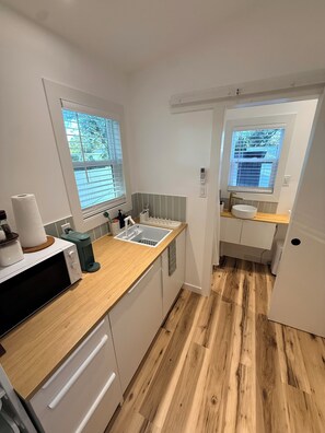 Fridge, microwave, coffee/tea maker, toaster - Small but Mighty: Private & Cozy Oasis (Zephyrhills)
