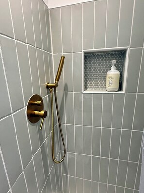 Shower, hair dryer, bidet, towels - Small but Mighty: Private & Cozy Oasis (Zephyrhills)