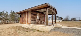 Couple’s Getaway w/ Ranch Views - Near Lavon Lake!