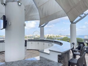 Property grounds - The Vizcayne Vibe- Sauna, Pool and Sundeck (Miami)