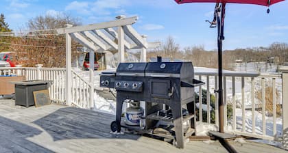 Peaceful Getaway w/ Countryside Views in Upperco