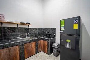 Private kitchen - Apartments Downtown by The Beach #7 (Sámara)