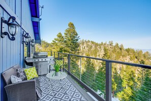 Property grounds - Modern Heavenly Ski Resort Mountain-Top Retreat (Stateline)