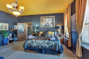 3 bedrooms, desk, iron/ironing board, travel cot - Fun & Unique Home w/ Vintage Game Room in Annville (Annville)