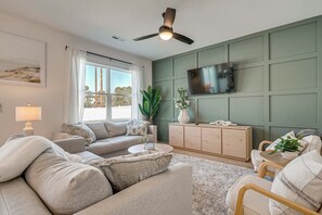TV, table football - 4 Mi to Surf City Beaches! Family Coastal Retreat (Hampstead)