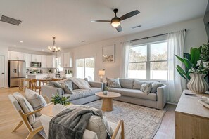 TV, table football - 4 Mi to Surf City Beaches! Family Coastal Retreat (Hampstead)