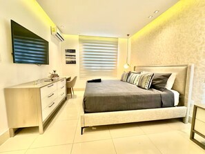 Iron/ironing board, Internet, bed sheets - Panoramic Suite (Santiago de los Caballeros)
