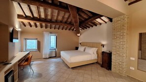 Deluxe Room | In-room safe, desk, free WiFi