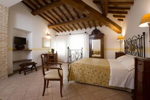 In-room safe, desk, free WiFi - Boutique Hotel Palazzo Brunamonti (Bevagna)