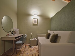 Superior Room | In-room safe, desk, free WiFi, bed sheets - Boutique Hotel Palazzo Brunamonti (Bevagna)