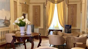 Sala de estar en el lobby