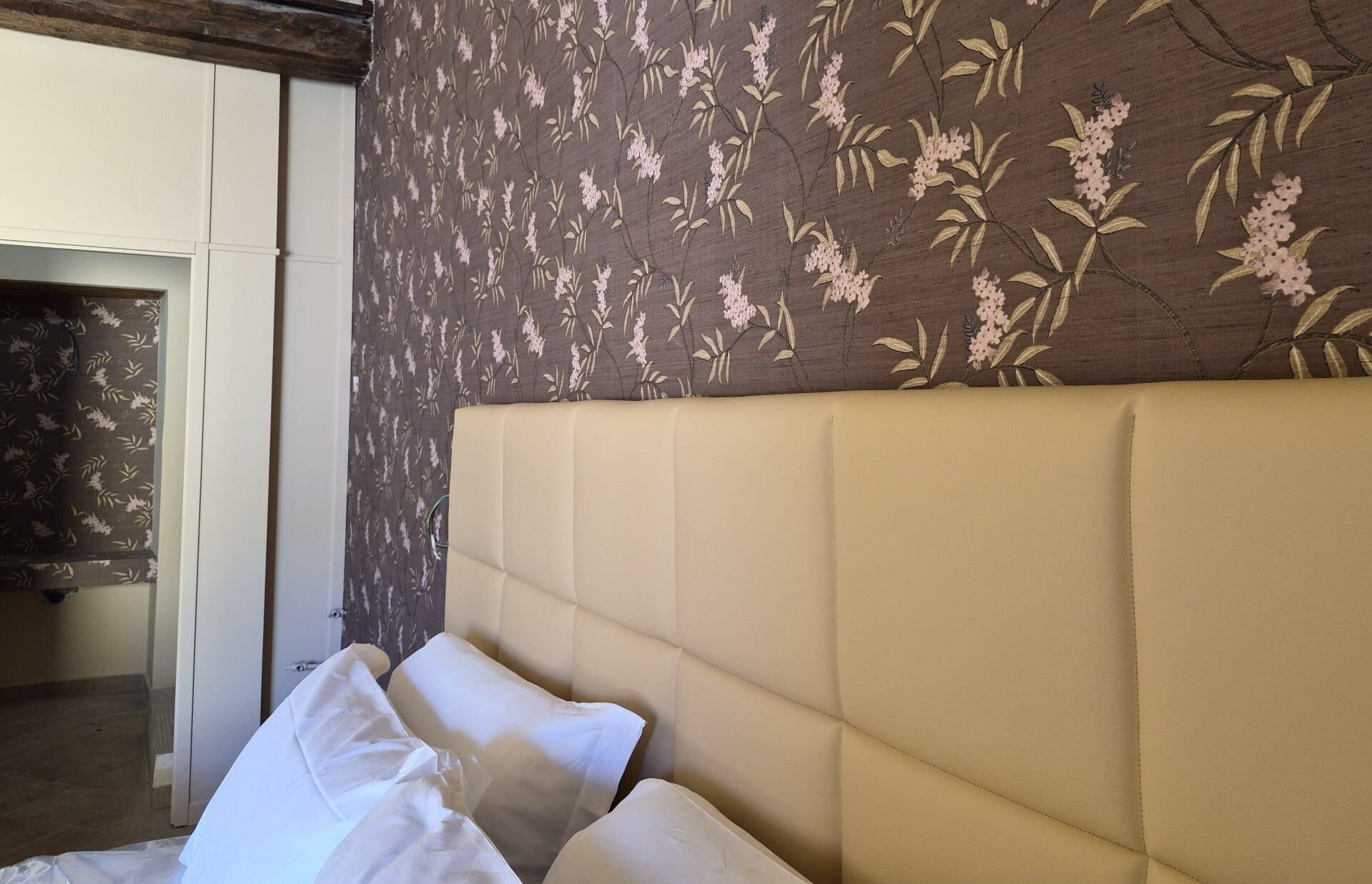 Suite Eksklusif | Brankas, meja kerja, dan Wi-Fi gratis