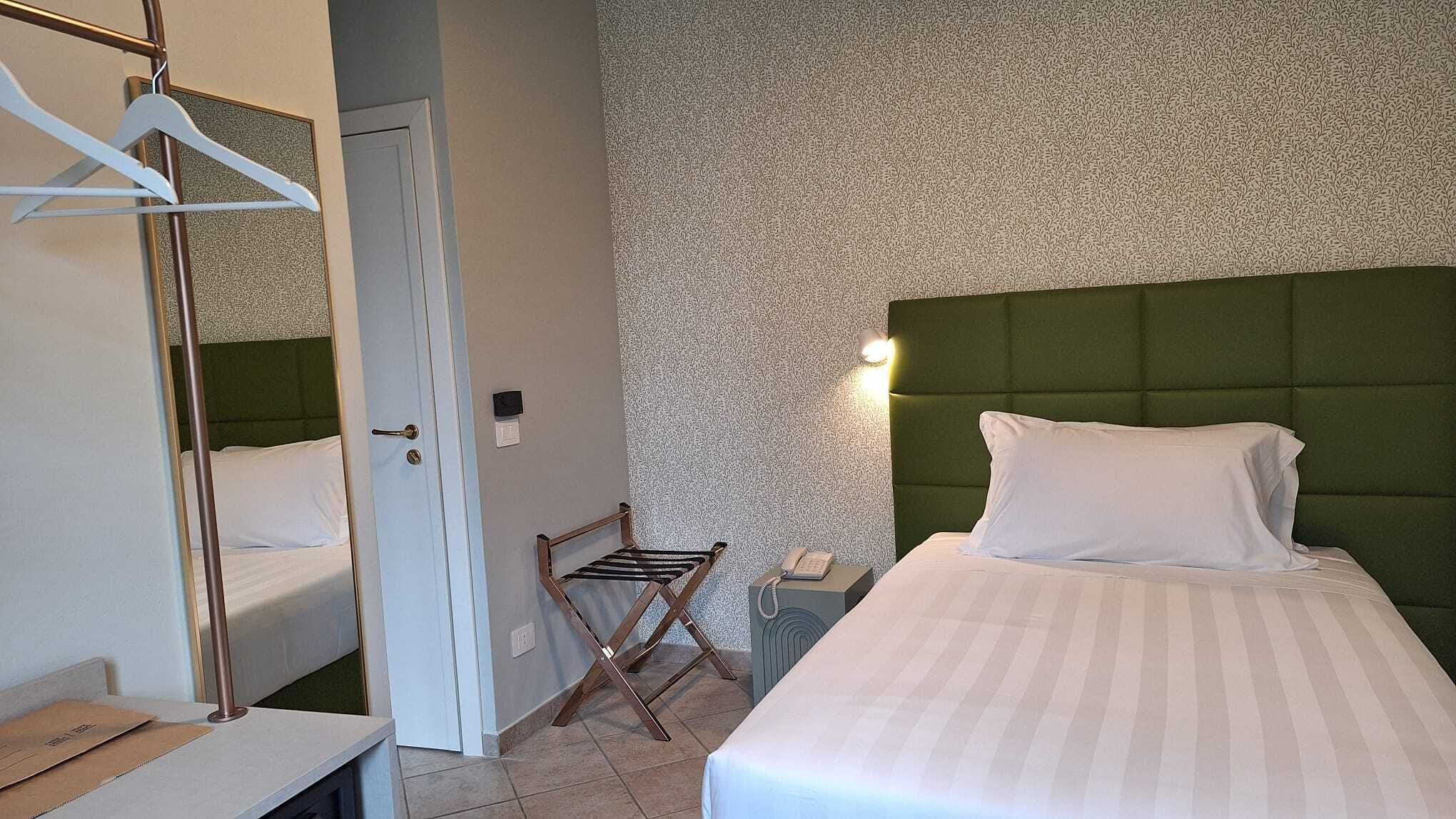 Single Room | In-room safe, desk, free WiFi