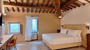 Deluxe Room | In-room safe, desk, free WiFi