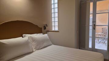 Doppelzimmer, Terrasse, Blick auf den Innenhof