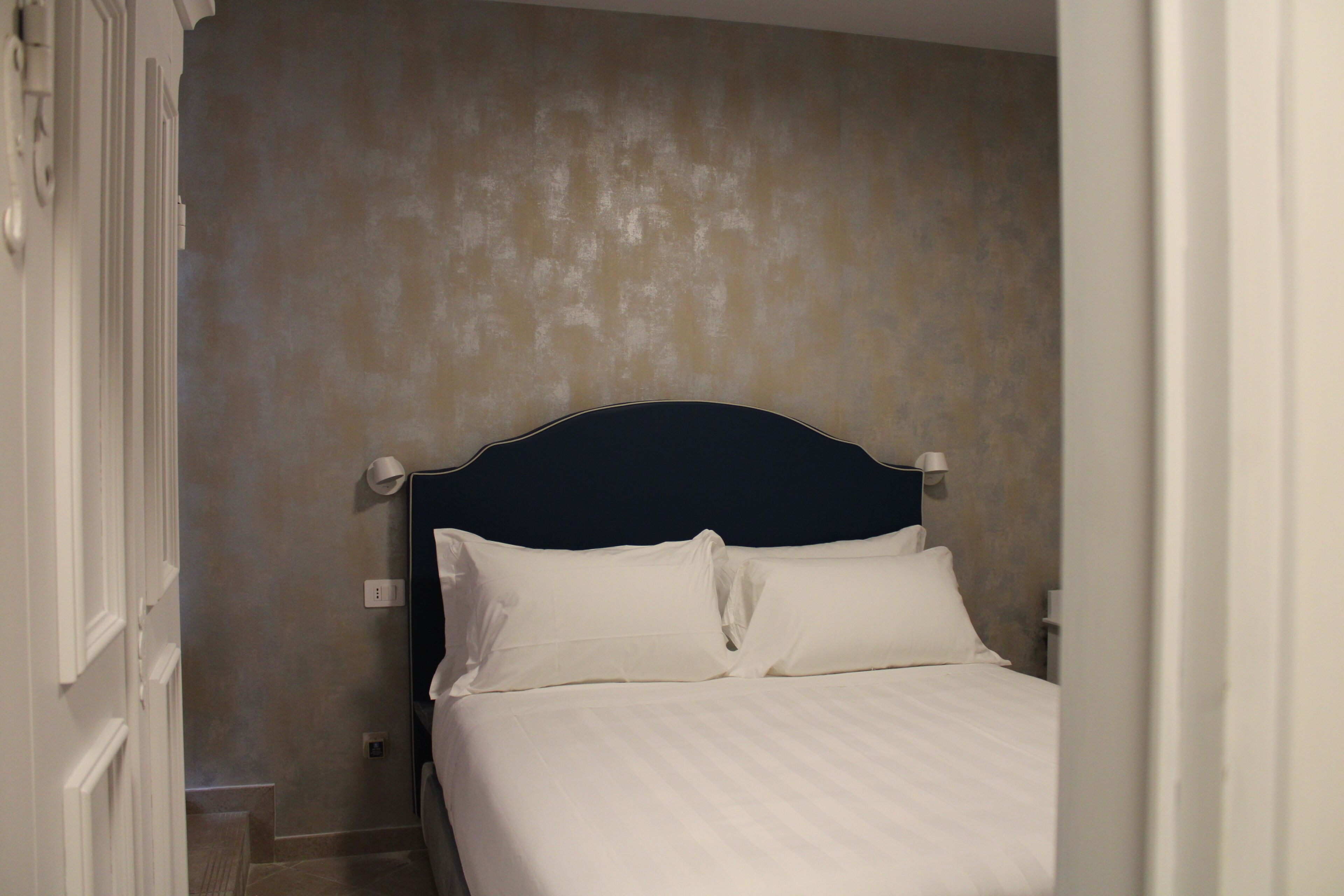 Kamar Double atau Twin Klasik | Brankas, meja kerja, dan Wi-Fi gratis