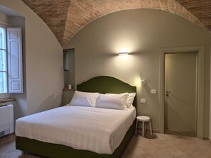 Pengeskab på værelset, skrivebord, gratis Wi-Fi