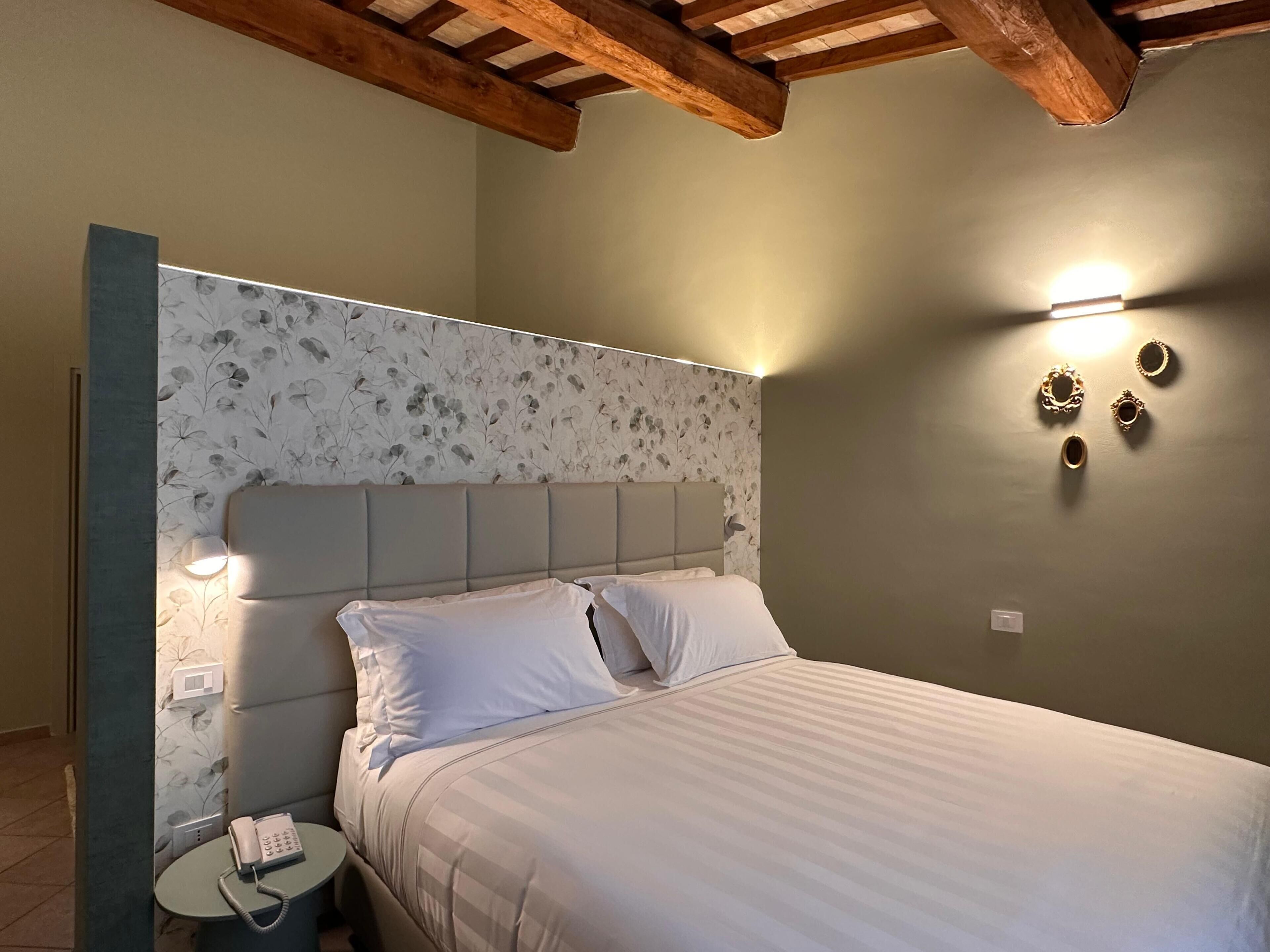 Superior Room | In-room safe, desk, free WiFi, bed sheets