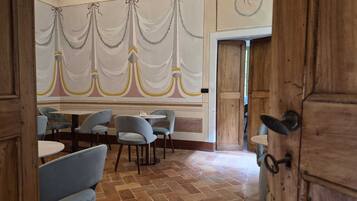 Tägliches inbegriffenes Frühstücksbuffet