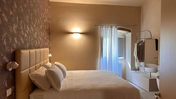 独特套房 | 客房内保险箱、办公桌、免费 WiFi