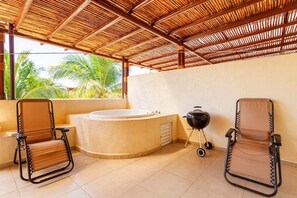 Outdoor spa tub - Nueva Villa en Terrasol Diamante. (Acapulco de Juárez)