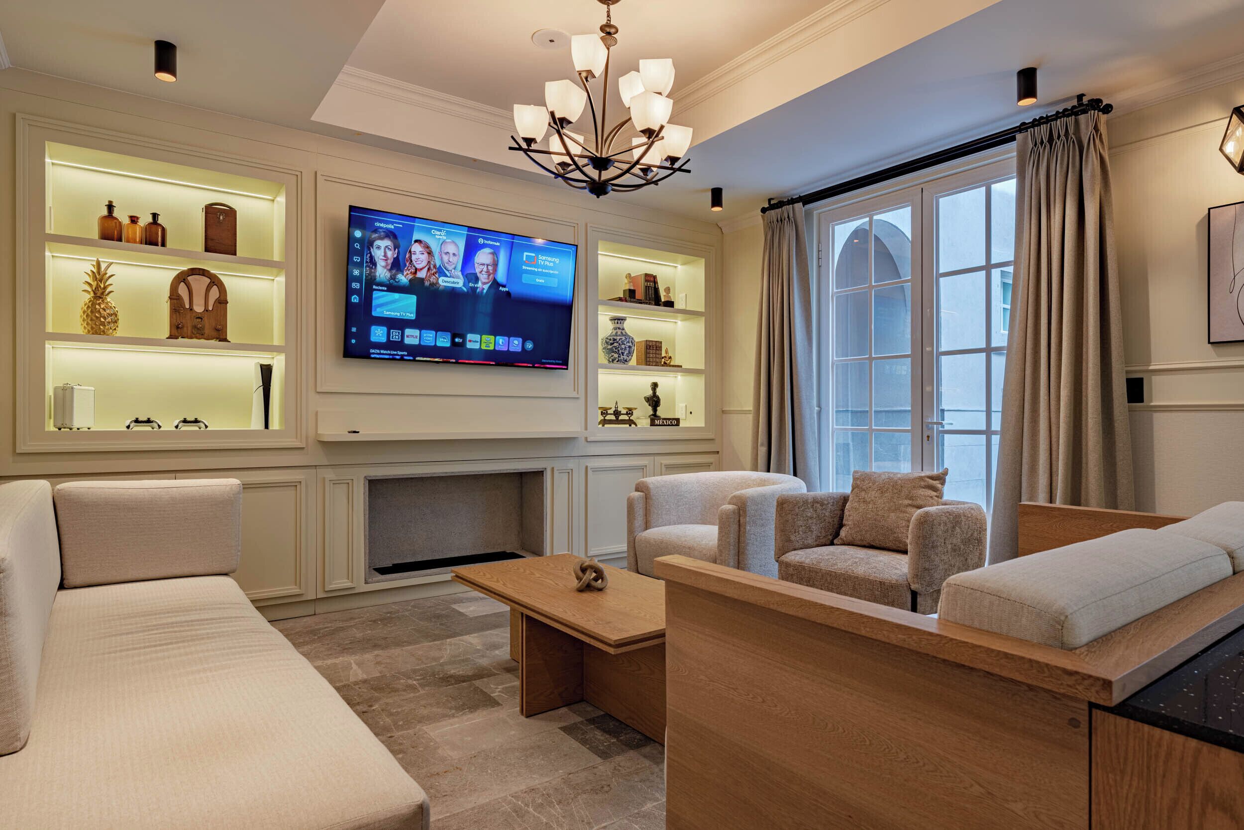 Deluxe House, 6 Bedrooms, City View | Living area