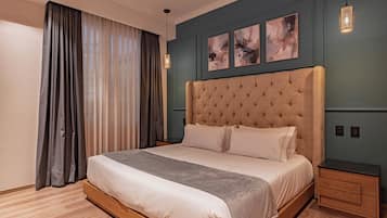 Deluxe House, 6 Bedrooms, City View | Iron/ironing board, free WiFi
