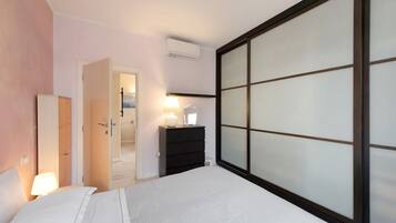 Fer et planche Ă repasser, Wi-Fi, draps fournis