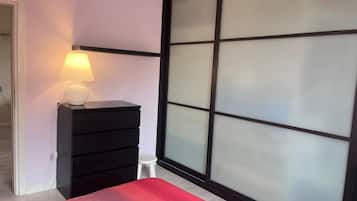 Fer et planche Ă repasser, Wi-Fi, draps fournis