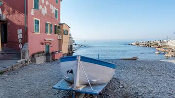 Una spiaggia nelle vicinanze