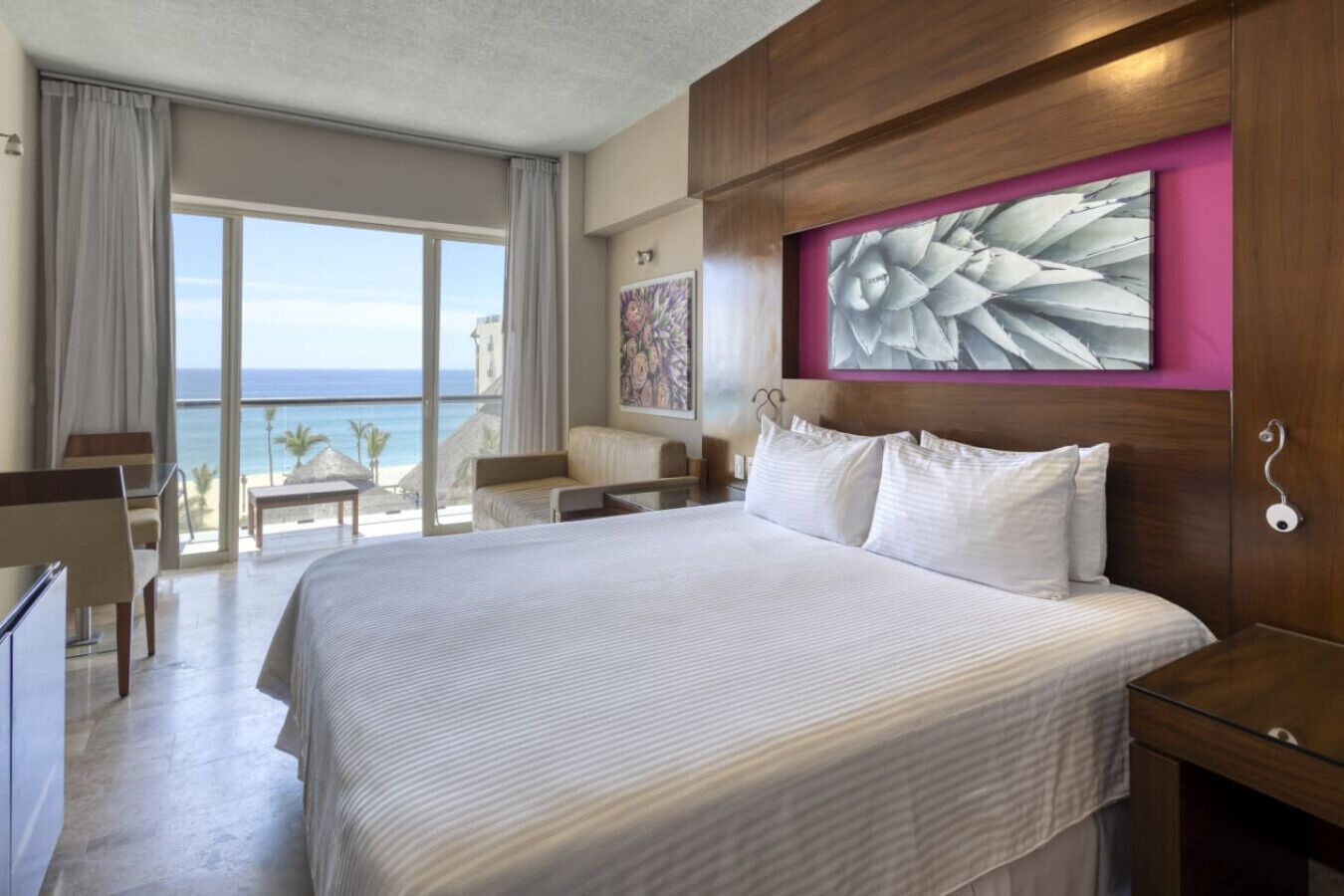 Desk, iron/ironing board, WiFi, bed sheets