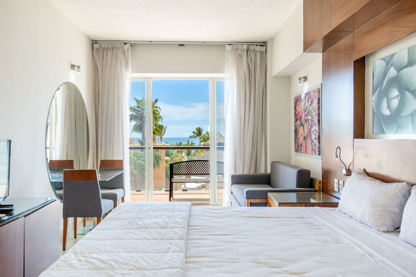 Skrivebord, strykejern/-brett, wi-fi og sengetøy