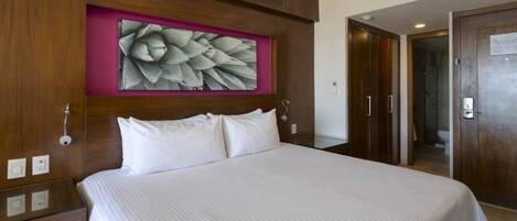 Desk, iron/ironing board, WiFi, bed sheets