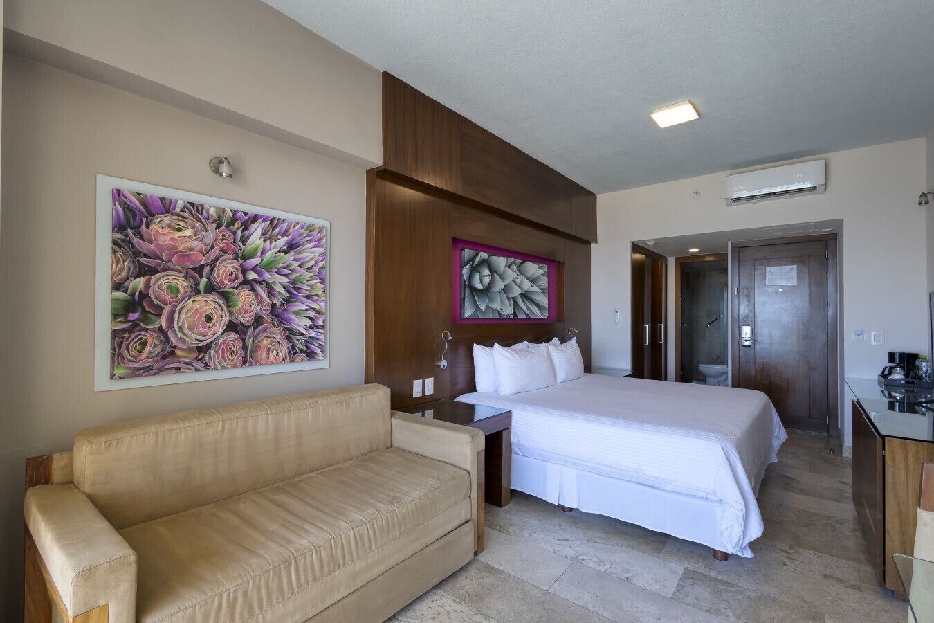 Desk, iron/ironing board, WiFi, bed sheets