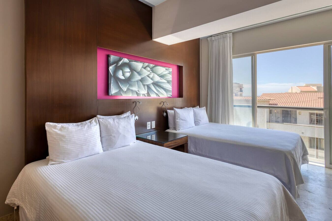 Escrivaninha, ferros/tábuas de passar roupa, Wi-Fi