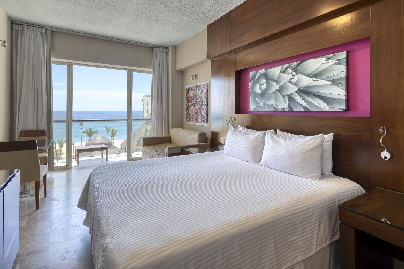 Skrivebord, strykejern/-brett, wi-fi og sengetøy