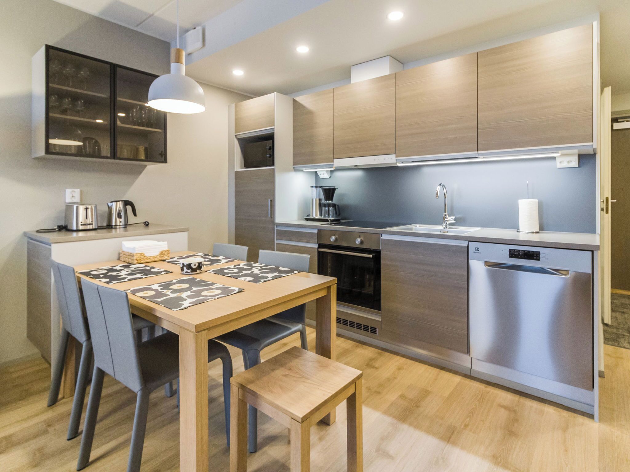 Fridge, microwave, dishwasher, cookware/dishes/utensils