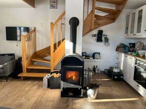 Télévision, cheminée