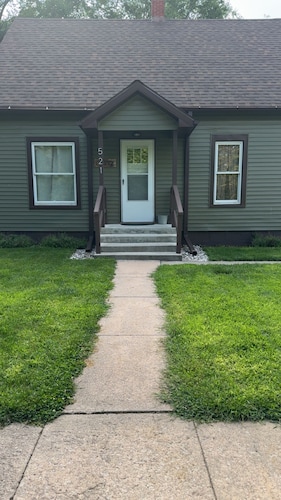 Charming 3-bedroom house in Loup City with AC