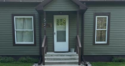 Charming 3-bedroom house in Loup City with AC