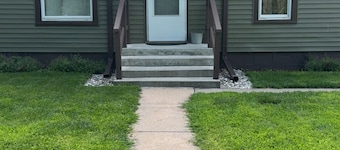 Charming 3-bedroom house in Loup City with AC