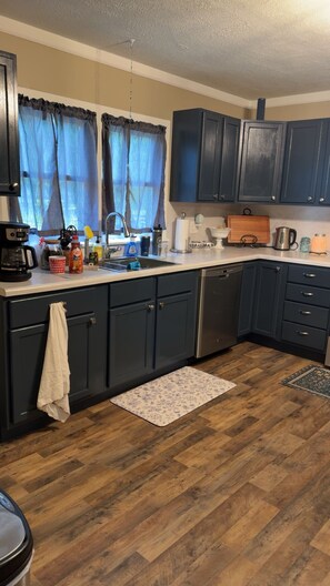 Mikrowelle, Ofen, Herdplatte, Geschirrspüler