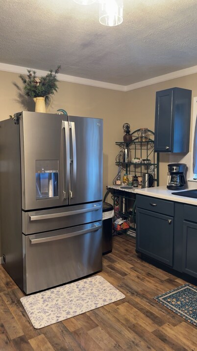 Charming 3-bedroom house in  Loup City with AC