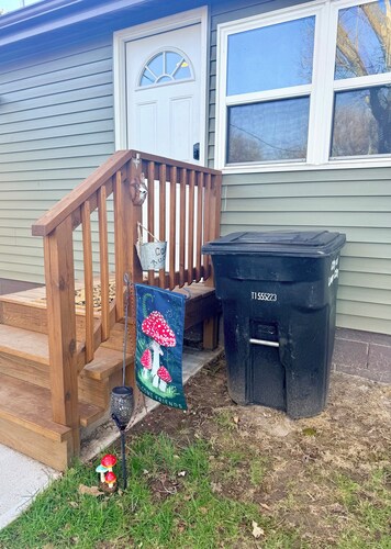 Charming 3-bedroom house in  Loup City with AC