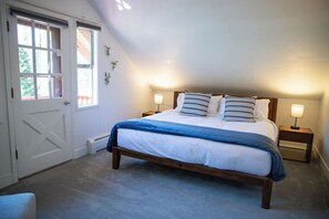 2 bedrooms, iron/ironing board, free WiFi, bed sheets - Fantastic 2-bedroom house in charming Blue River perfect for a relaxing getaway. (Blue River)