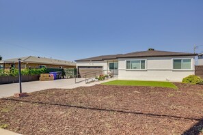 Exterior - Spacious 6-bedroom house in beautiful San Diego with AC (San Diego)