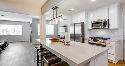 Spacious 6-bedroom house in beautiful San Diego with AC