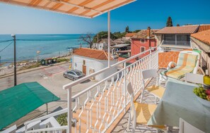 Outdoor dining - 1 bedroom beautiful apartment in Zambratija (Zambratija)