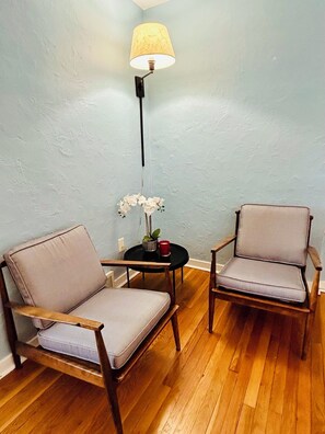 Interior - NFL DRAFT! Charming 2-bedroom house with parking. Minutes from Acrisure/Downtown (Pittsburgh)