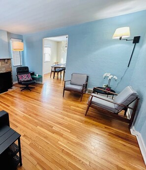 Living area - NFL DRAFT! Charming 2-bedroom house with parking. Minutes from Acrisure/Downtown (Pittsburgh)